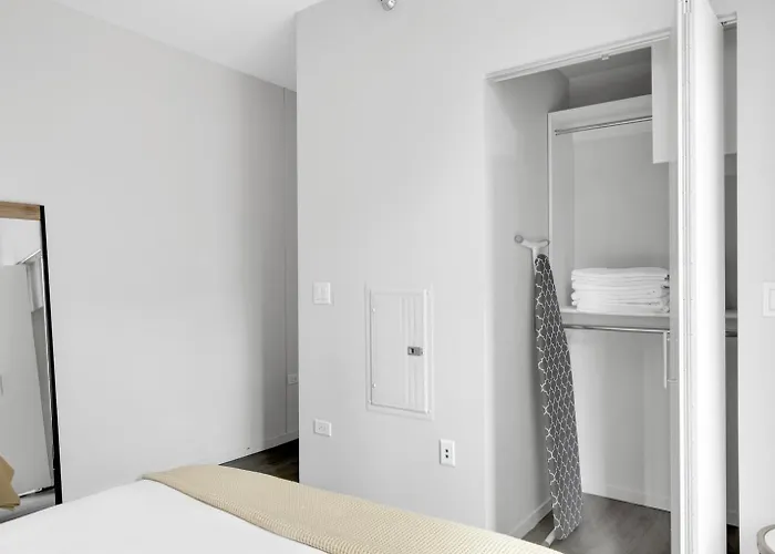 River N 1br W Gym Pool Nr Magnificent Mile Chi-125 * Chicago
